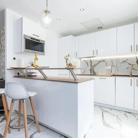 Apartament La Casa Reine Jeanne- Pres De La Gare - Wifi - Parking - Neuf Et Confort